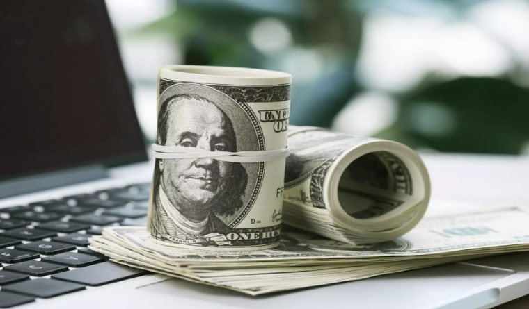 Digital Dollar Dilemma: Private Sector Innovation vs. Government Caution Digital Dollar Dilemma: Private Sector Innovation vs. Government Caution