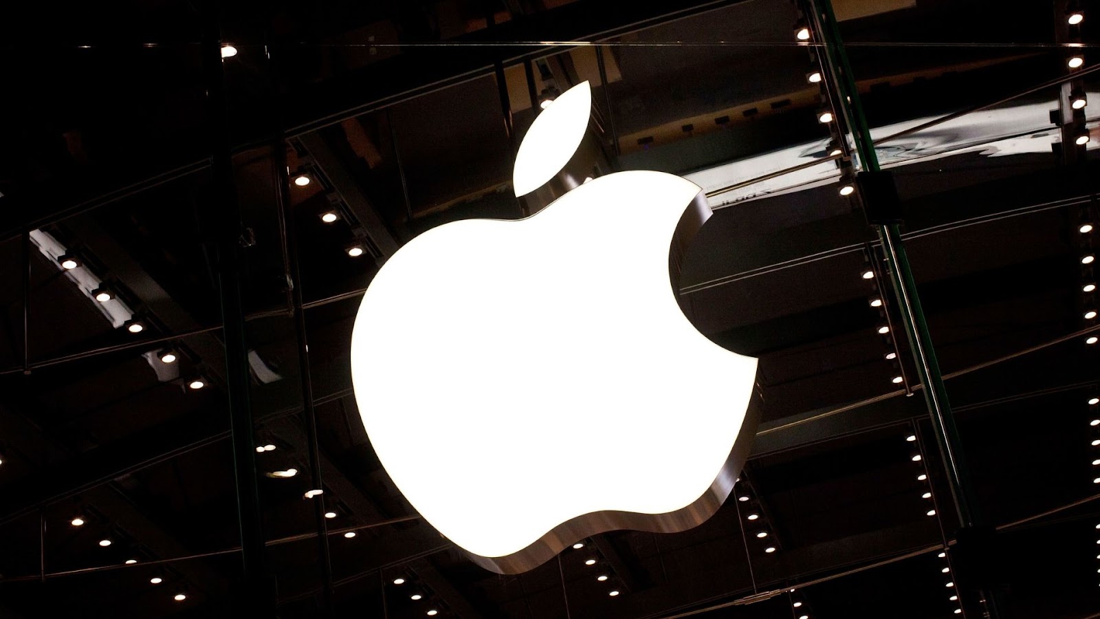 Apple’s Foray into AI: Ensuring Privacy with Blockchain-Inspired Techniques Apple’s Foray into AI: Ensuring Privacy with Blockchain-Inspired Techniques