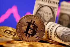 On the eve of the dollar’s devaluation, Bitcoin is waiting for the final trigger