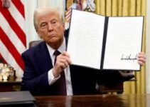 Solana PENGUINミームコインサージ900%ウイルスホワイトハウストランプ写真後